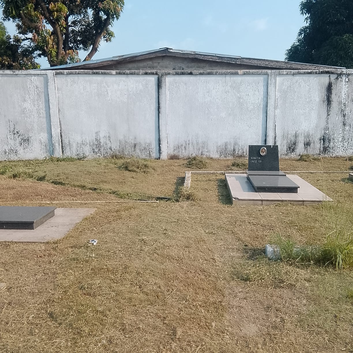 Photo 16 — état après, cimetière des victimes du vol U.T.A. (1989)